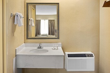 Hotel Howard Johnson Express Inn - College Park