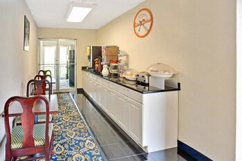 Hotel Howard Johnson Express Inn - College Park