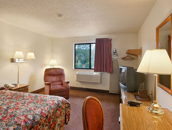 Hotel Super 8 Motel- Brattleboro