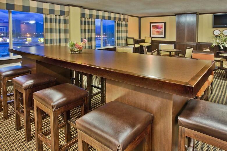Crowne Plaza Hotel Anchorage-midtown
