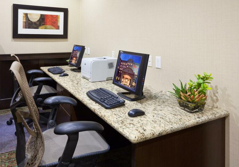 Crowne Plaza Hotel Anchorage-midtown