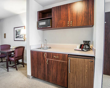 Hotel Quality Inn Grand Suites