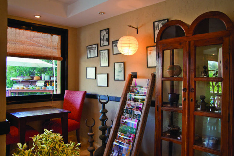 4 Reasons Hotel & Bistro