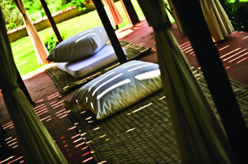 4 Reasons Hotel & Bistro