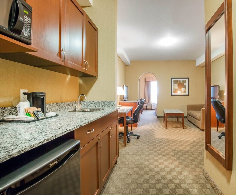 Hotel Comfort Inn & Suites