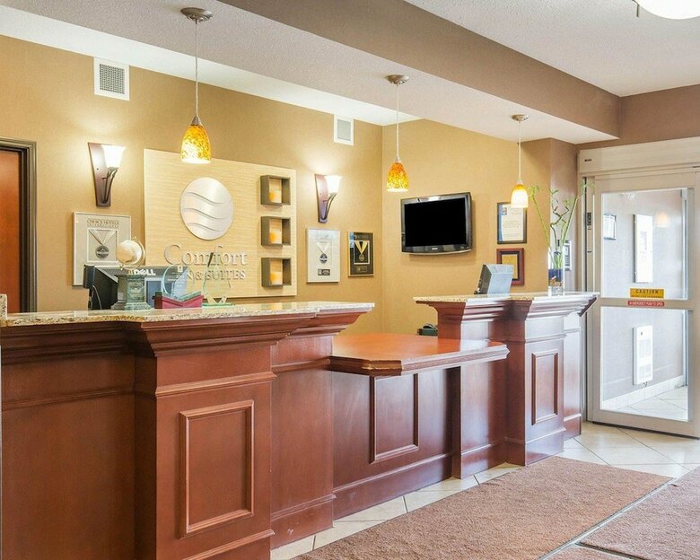 Hotel Comfort Inn & Suites