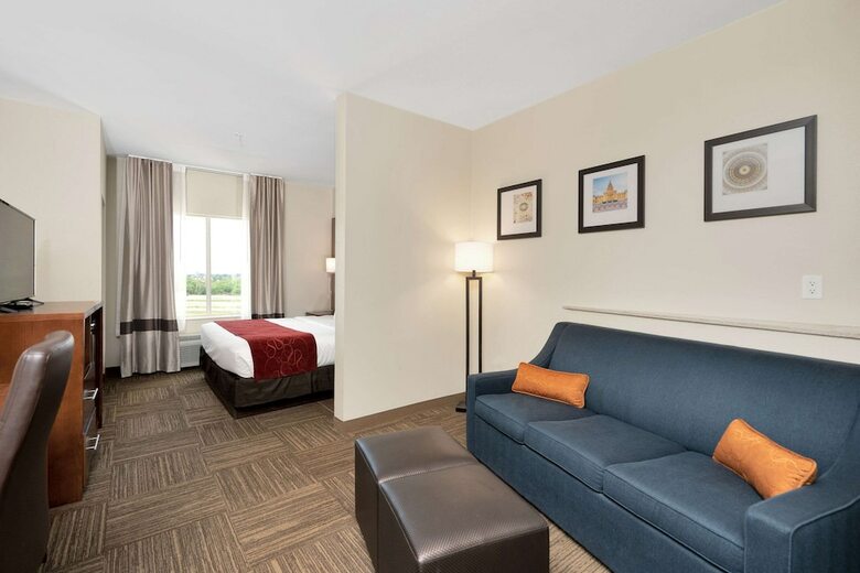 Hotel Comfort Suites University