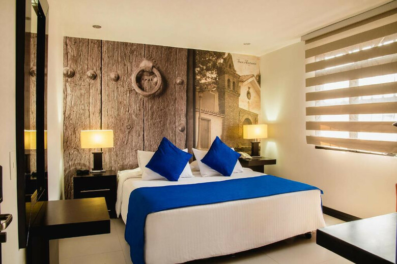 Hotel Puerta De San Antonio