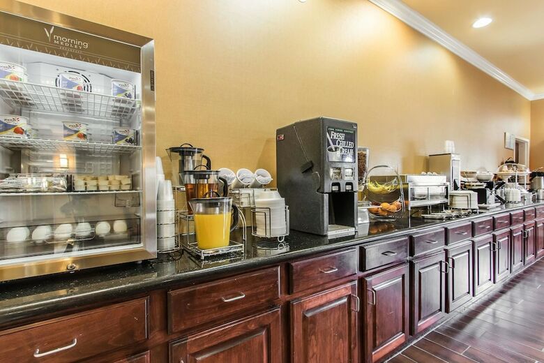 Hotel Sleep Inn & Suites