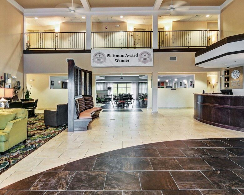 Hotel Comfort Suites