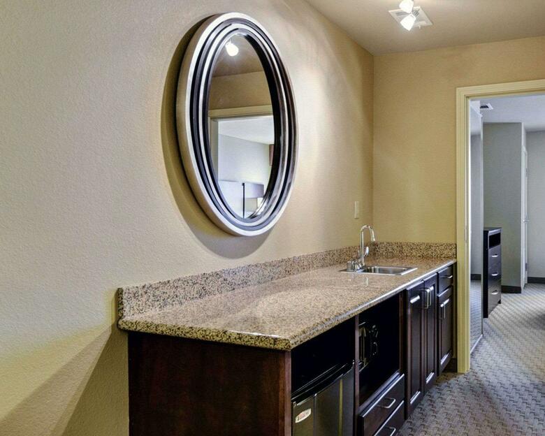 Hotel Comfort Suites