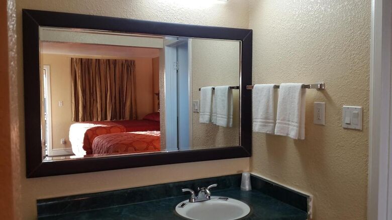 Hotel American Regency Inn