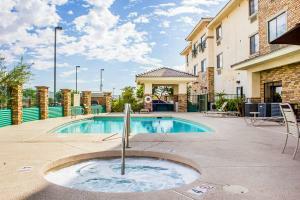 Hotel Comfort Inn & Suites