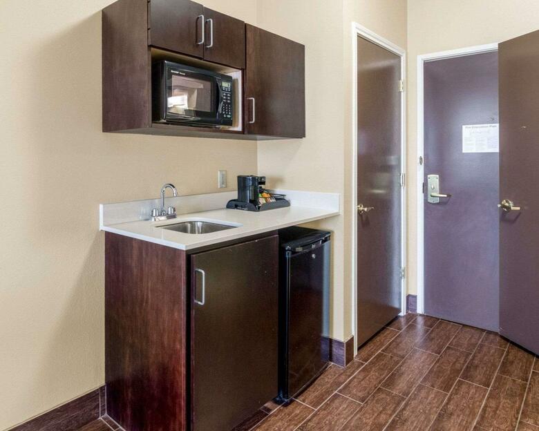 Hotel Comfort Suites
