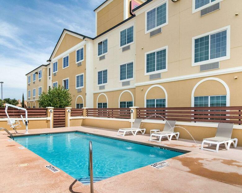 Hotel Comfort Suites