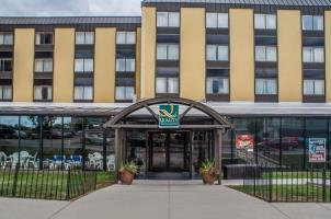 Quality Hotel & Suites At The Falls