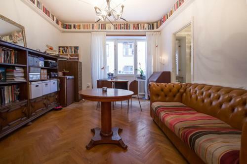 Trendy Sofo Apartment