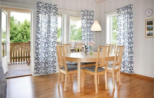 Five-bedroom Holiday Home In Farjestaden