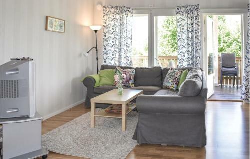 Five-bedroom Holiday Home In Farjestaden