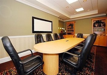 Hotel Comfort Suites Airport