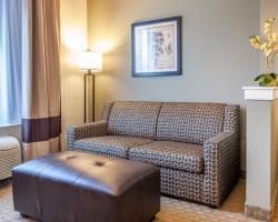 Hotel Comfort Suites Airport