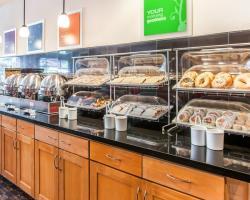 Hotel Comfort Suites Airport