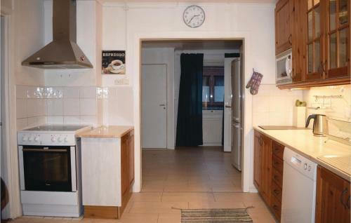Six-bedroom Holiday Home In Knared