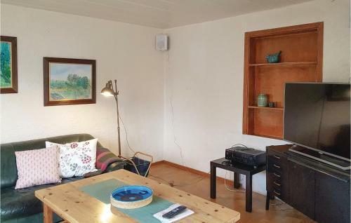 Six-bedroom Holiday Home In Knared