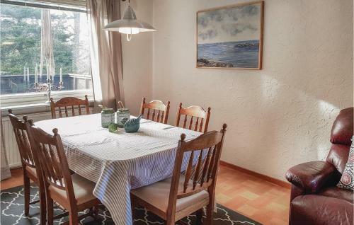 Six-bedroom Holiday Home In Knared