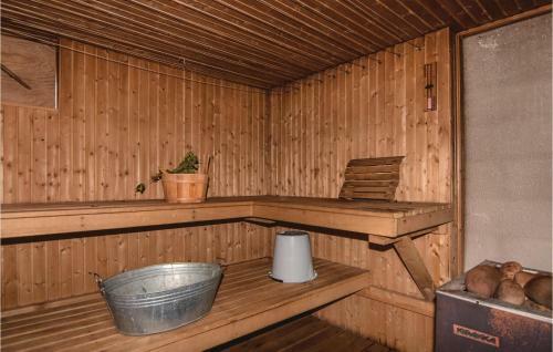 Four-bedroom Holiday Home In Motala