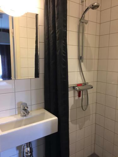 Hotel H�jdens L�gprishotell