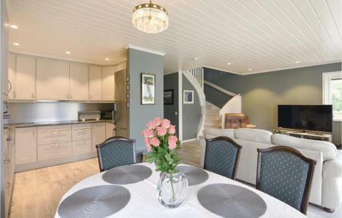 Four-bedroom Holiday Home In Stromstad