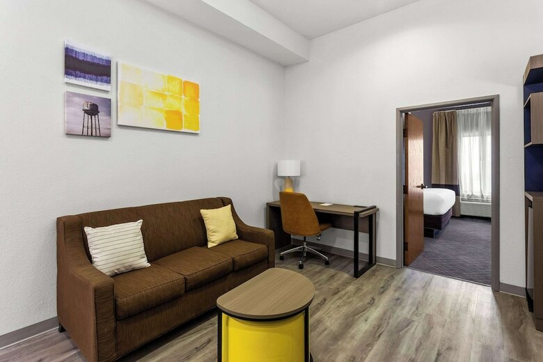 Hotel Comfort Suites