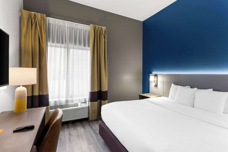 Hotel Comfort Suites
