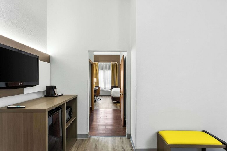 Hotel Comfort Suites