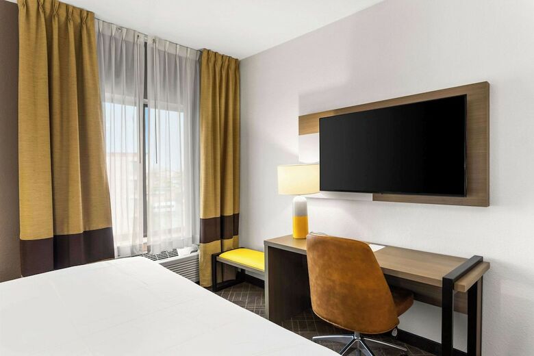 Hotel Comfort Suites