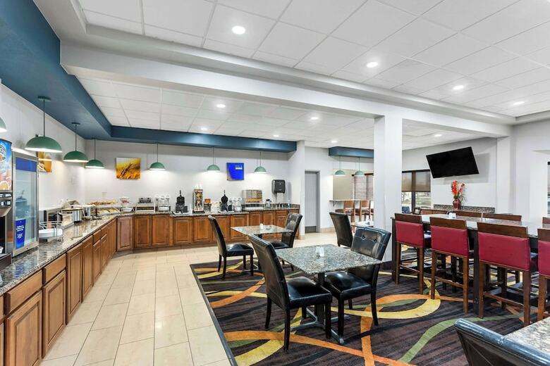 Hotel Comfort Suites