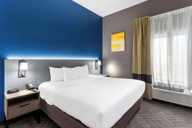 Hotel Comfort Suites
