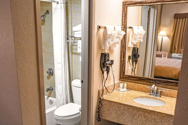 Hotel Quality Inn & Suites At Six Flags