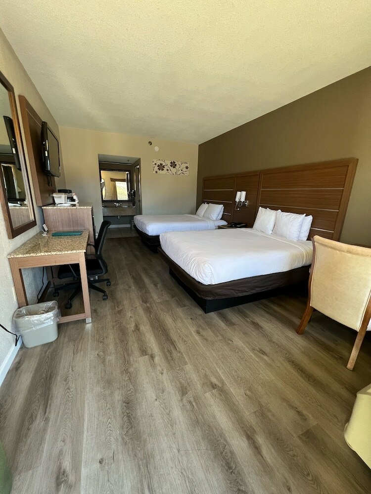 Hotel Quality Inn & Suites At Six Flags