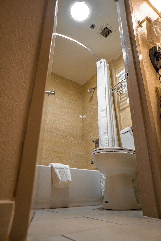Hotel Quality Inn & Suites At Six Flags