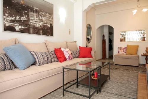 Apartamento Comfy & Tasteful Central Apt. 1' To Metro Station