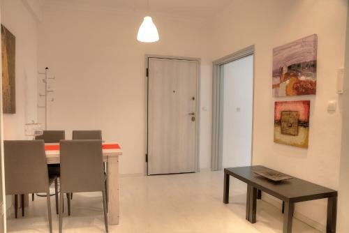 Cosy Apartment In Glyfada Center