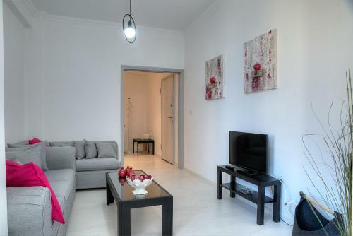 Cosy Apartment In Glyfada Center