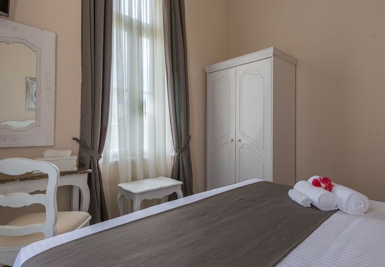 Hostal Palladian Home