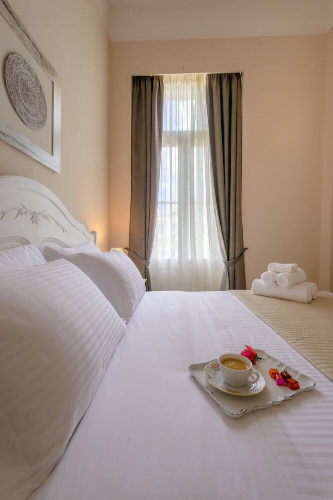 Hostal Palladian Home