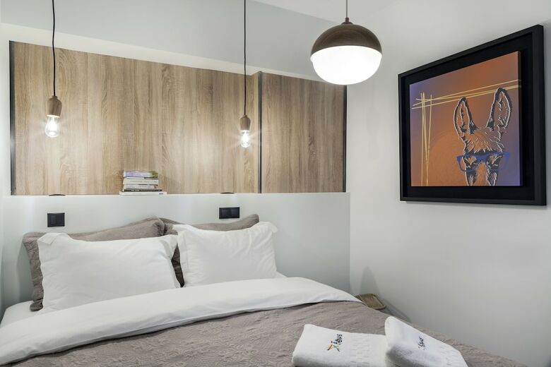 The Athenians Modern Apartments