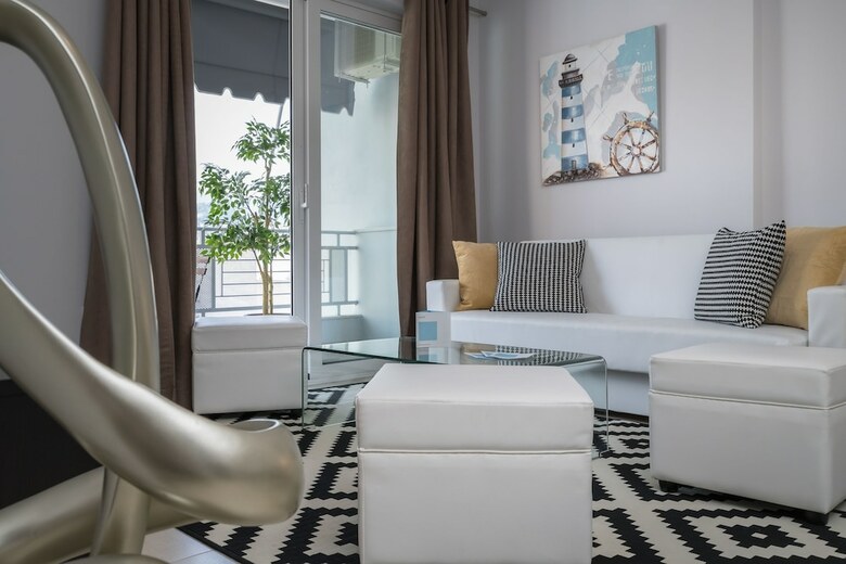 Alekos Apartments