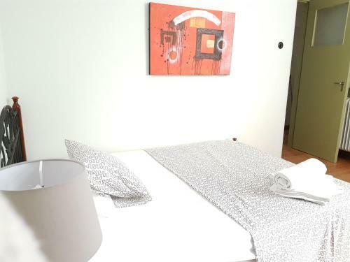 Apartamento Errathens Pine Red And Taupe