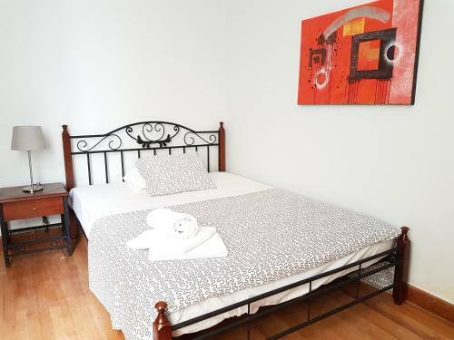 Apartamento Errathens Pine Red And Taupe